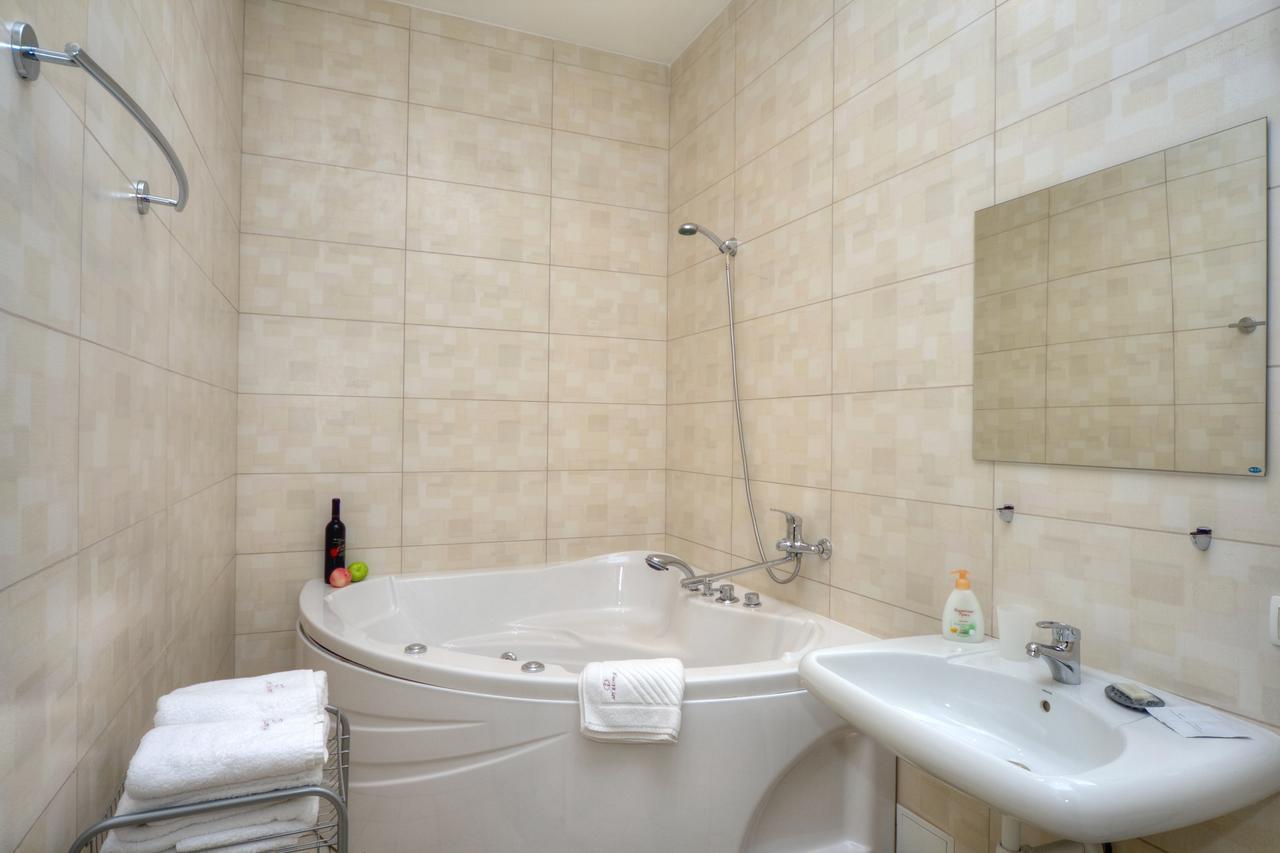 Best Season Apart Hotel Kiew Exterior foto